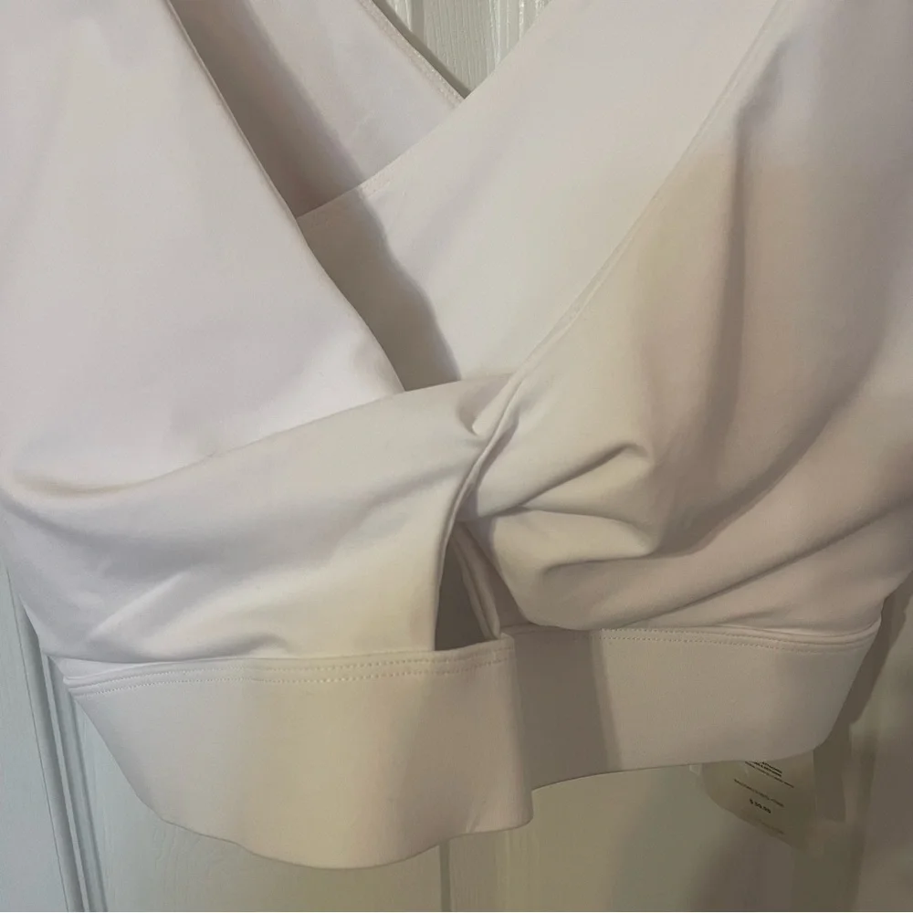 Fabletics Oasis Twist Sports Bra in White - Picture 4 of 8